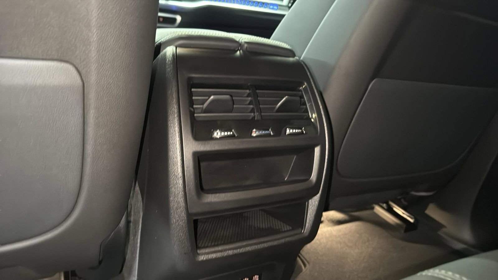 Used 2024 BMW X5 xDrive50e w/ M Sport Package image 28