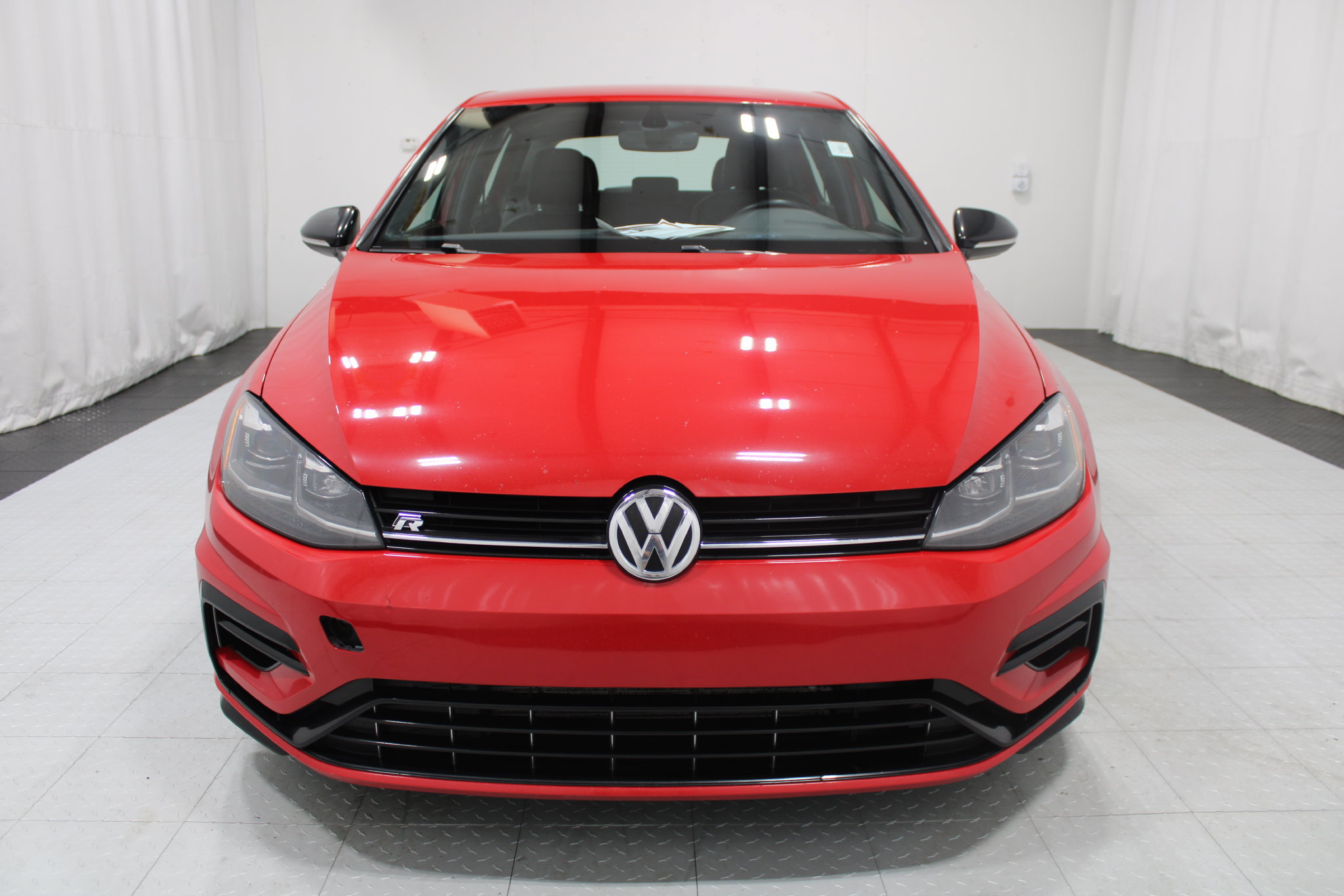 Used 2018 Volkswagen Golf R 4-Door AWD/4WD image 3