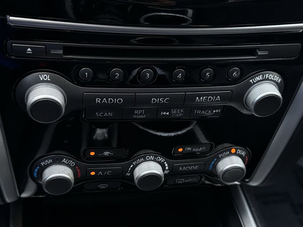 Used 2018 Nissan Pathfinder SV image 19