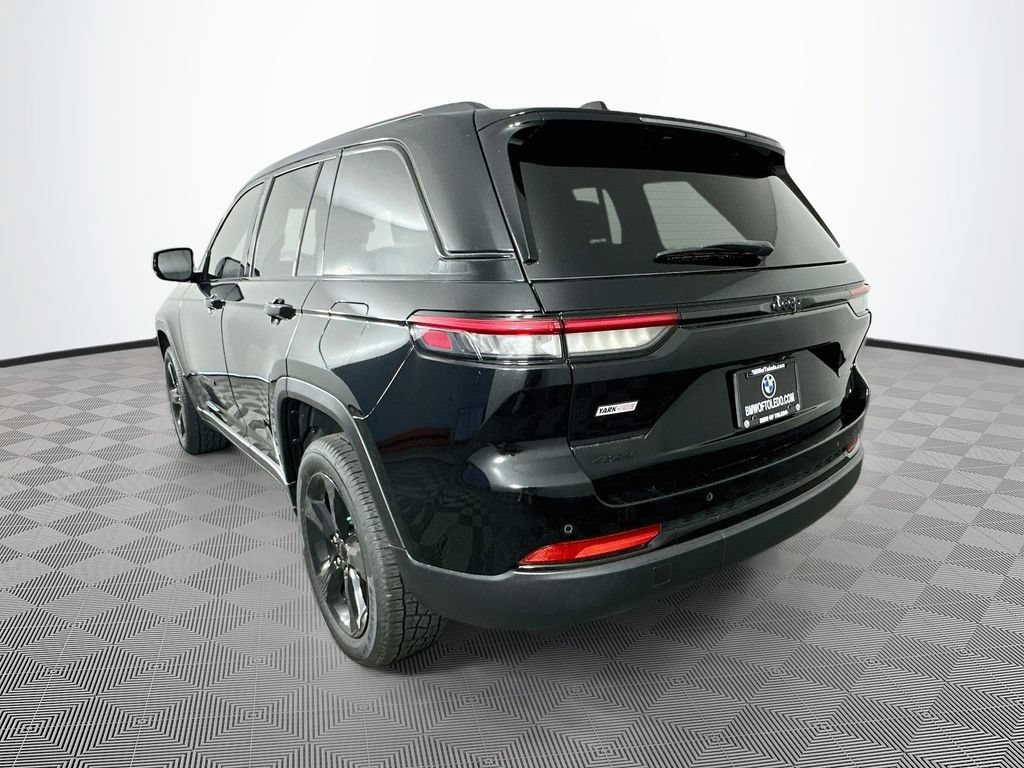 Used 2023 Jeep Grand Cherokee Altitude AWD/4WD image 6