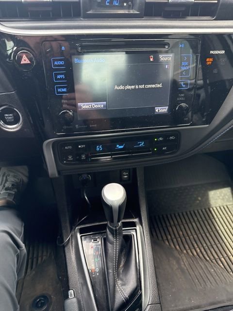 Used 2017 Toyota Corolla SE w/ SE Premium Package FWD image 11