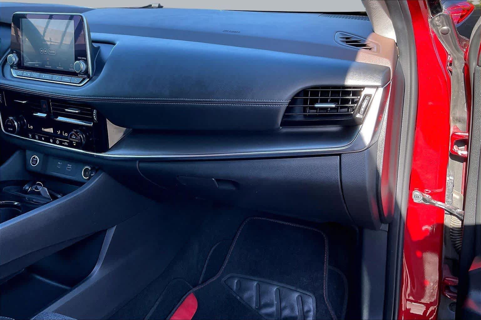 Used 2021 Nissan Rogue SV FWD image 18