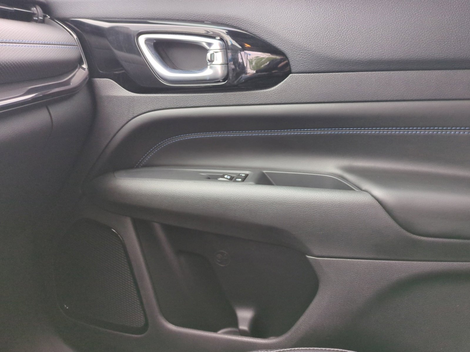 New 2026 Jeep Compass Latitude image 16