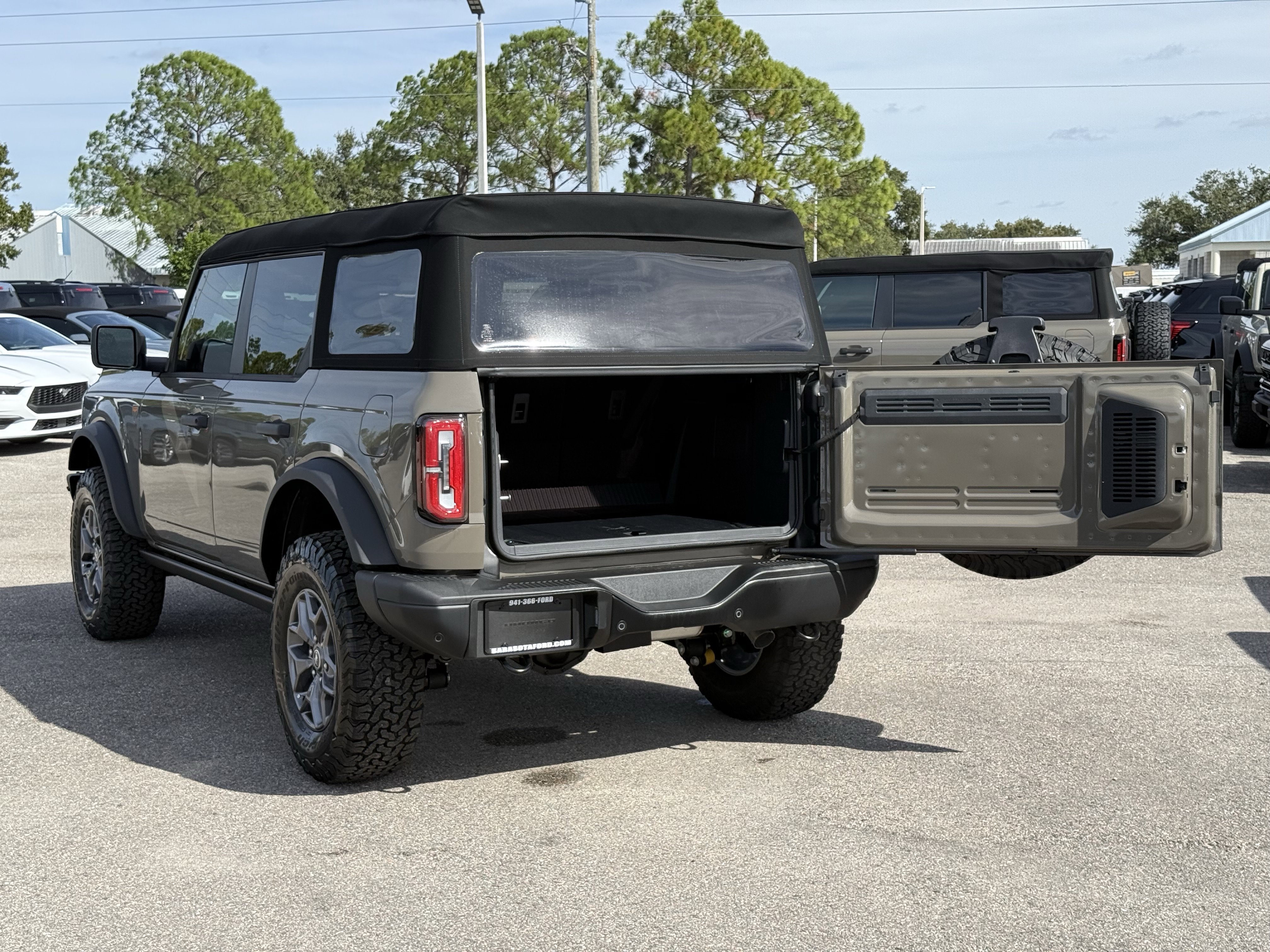 New 2025 Ford Bronco Badlands AWD/4WD image 14