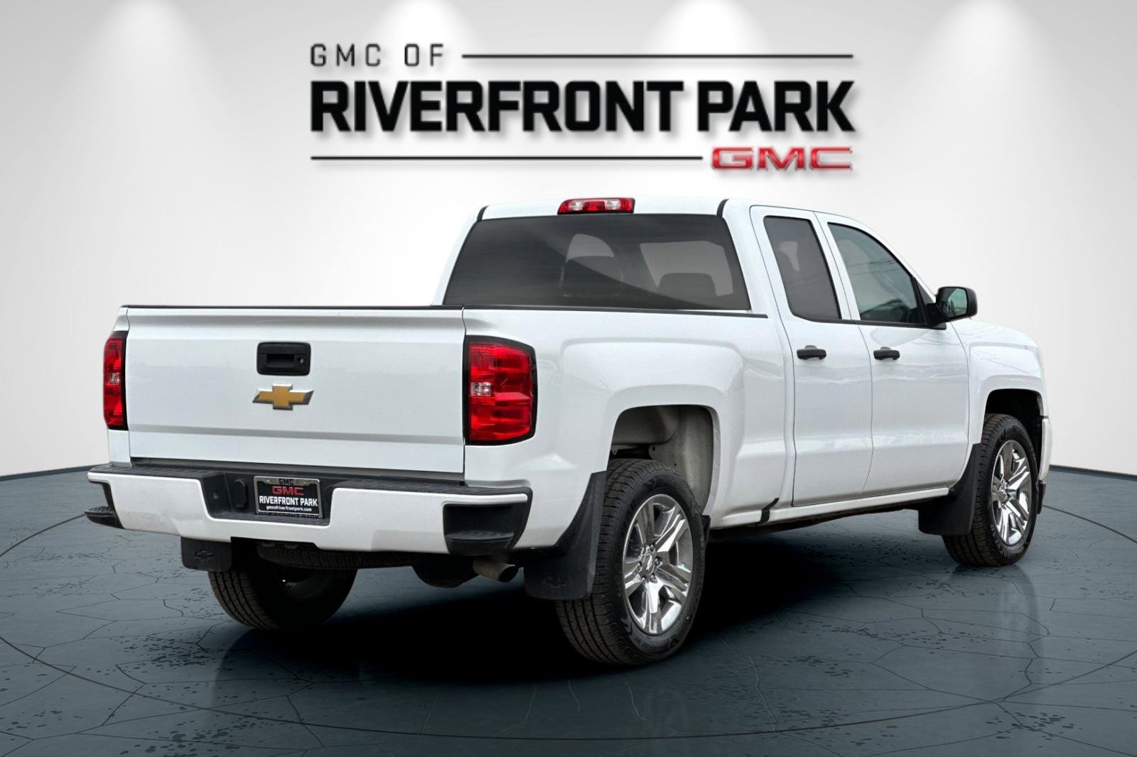 Used 2018 Chevrolet Silverado 1500 Custom w/ Custom Convenience Package image 3