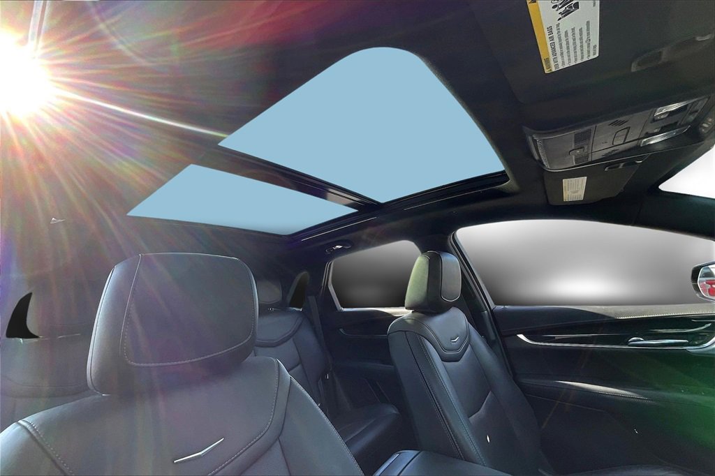 Used 2022 Cadillac XT5 Premium Luxury w/ LPO, Floor Liner Package image 28