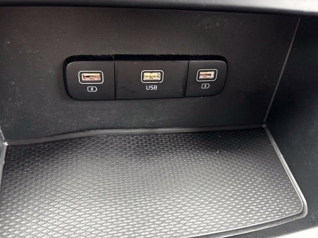 Certified 2023 Kia Carnival LX FWD image 17