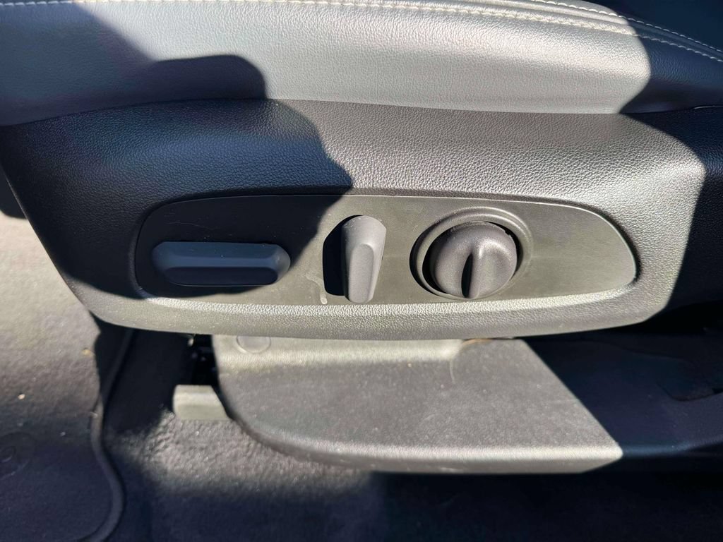 Used 2024 Buick Enclave Essence w/ Experience Buick Package AWD/4WD image 16