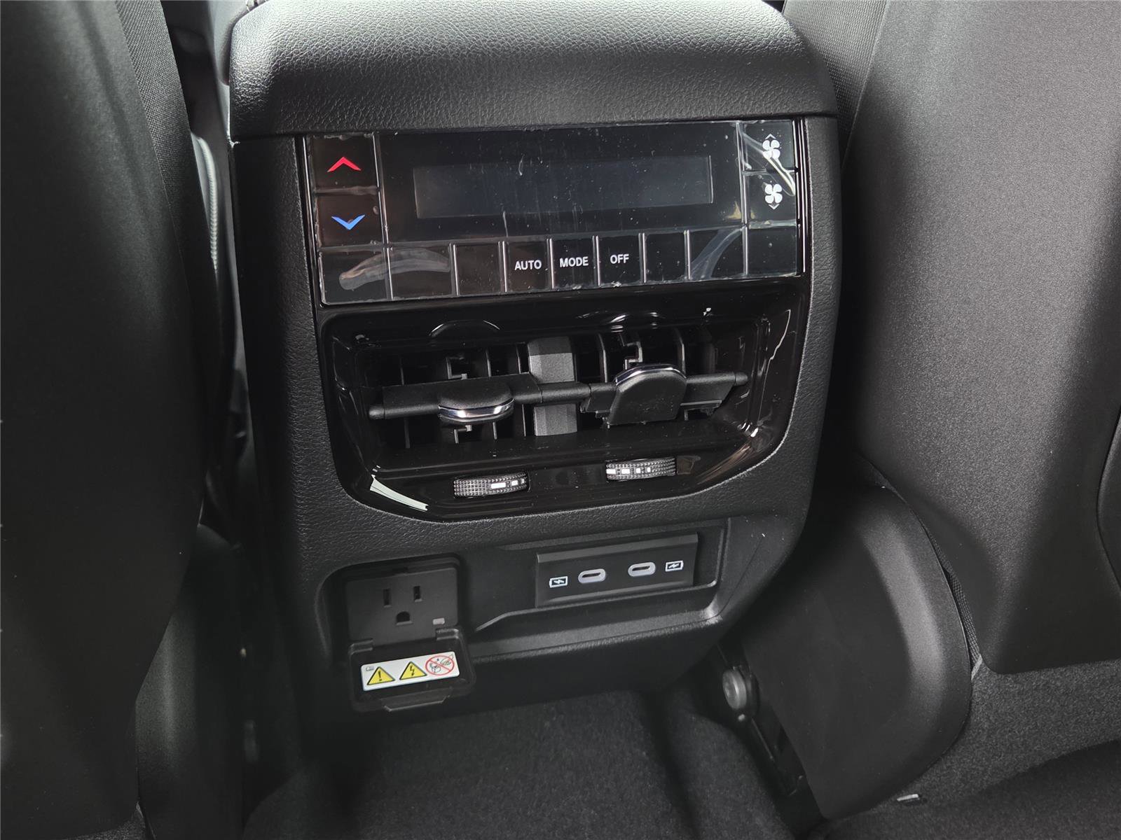 New 2026 Jeep Grand Cherokee L 2WD image 25