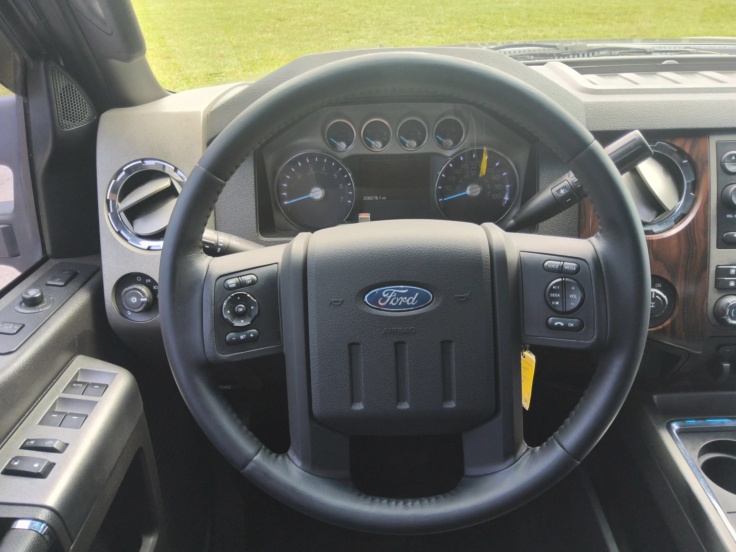 Used 2011 Ford F250 Lariat w/ Lariat Interior Pkg RWD image 14
