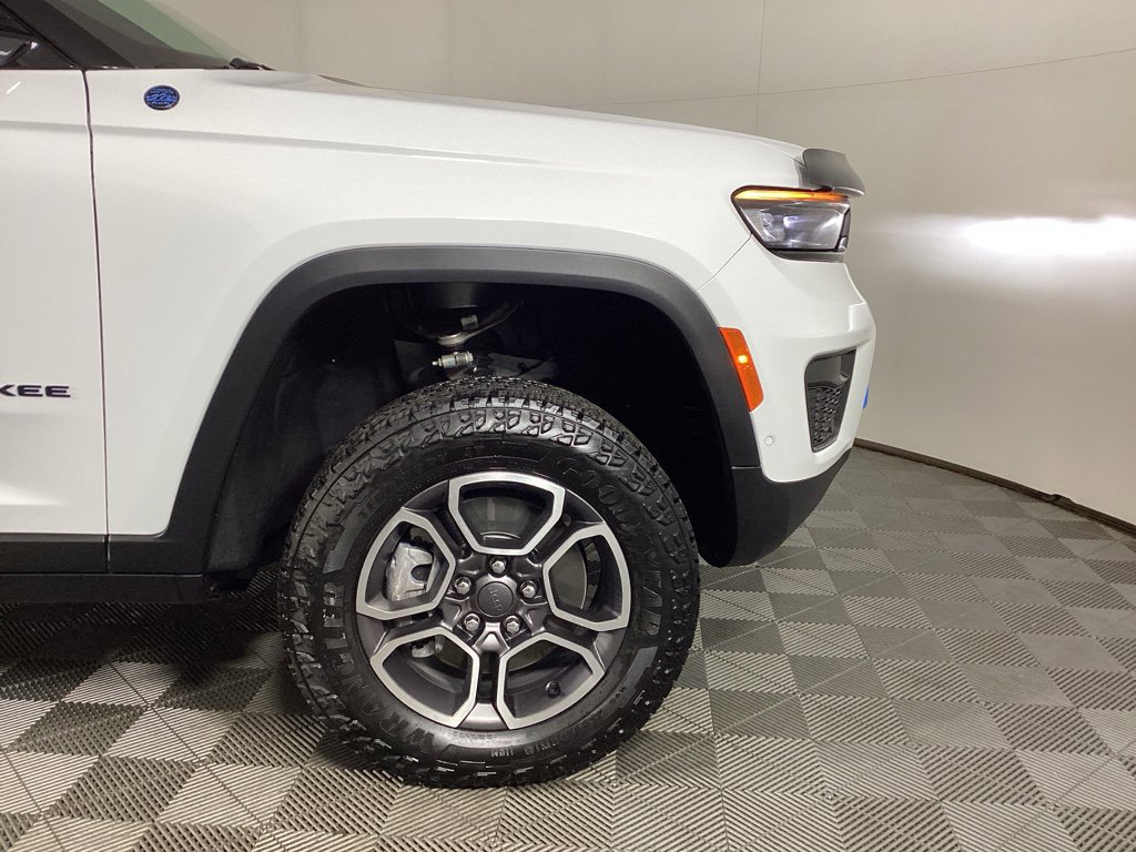 Used 2024 Jeep Grand Cherokee Trailhawk w/ Advanced Protech Group II image 7