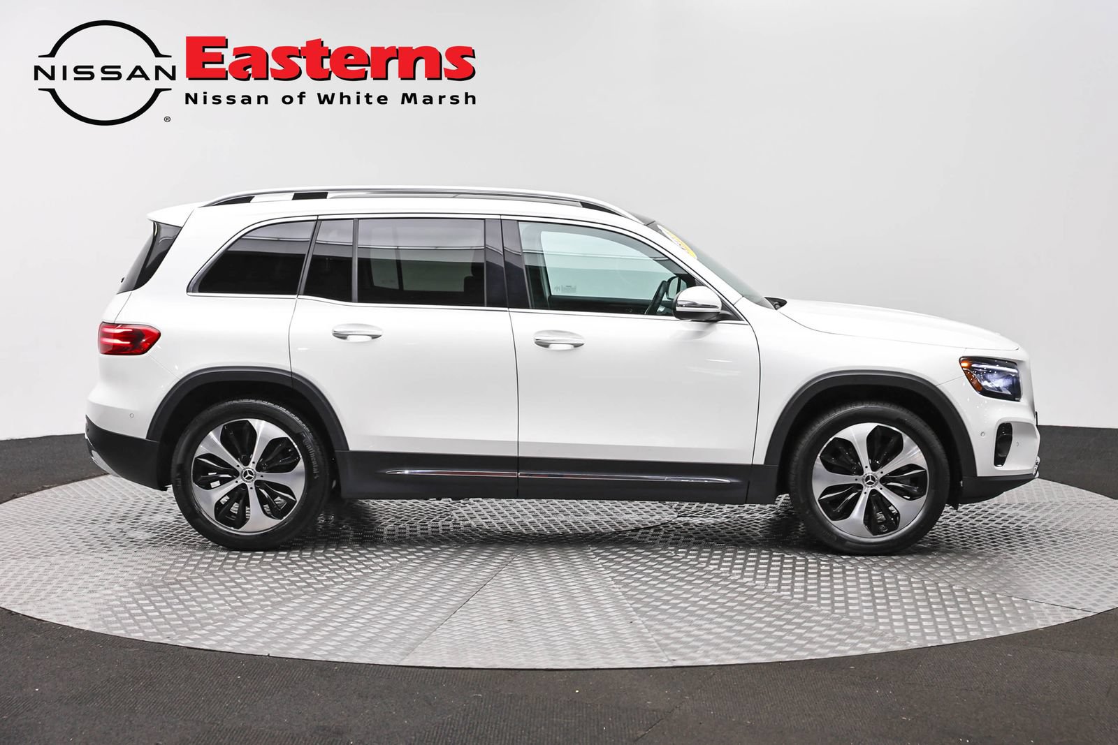 Used 2025 Mercedes-Benz GLB 250 w/ Exclusive Package image 4