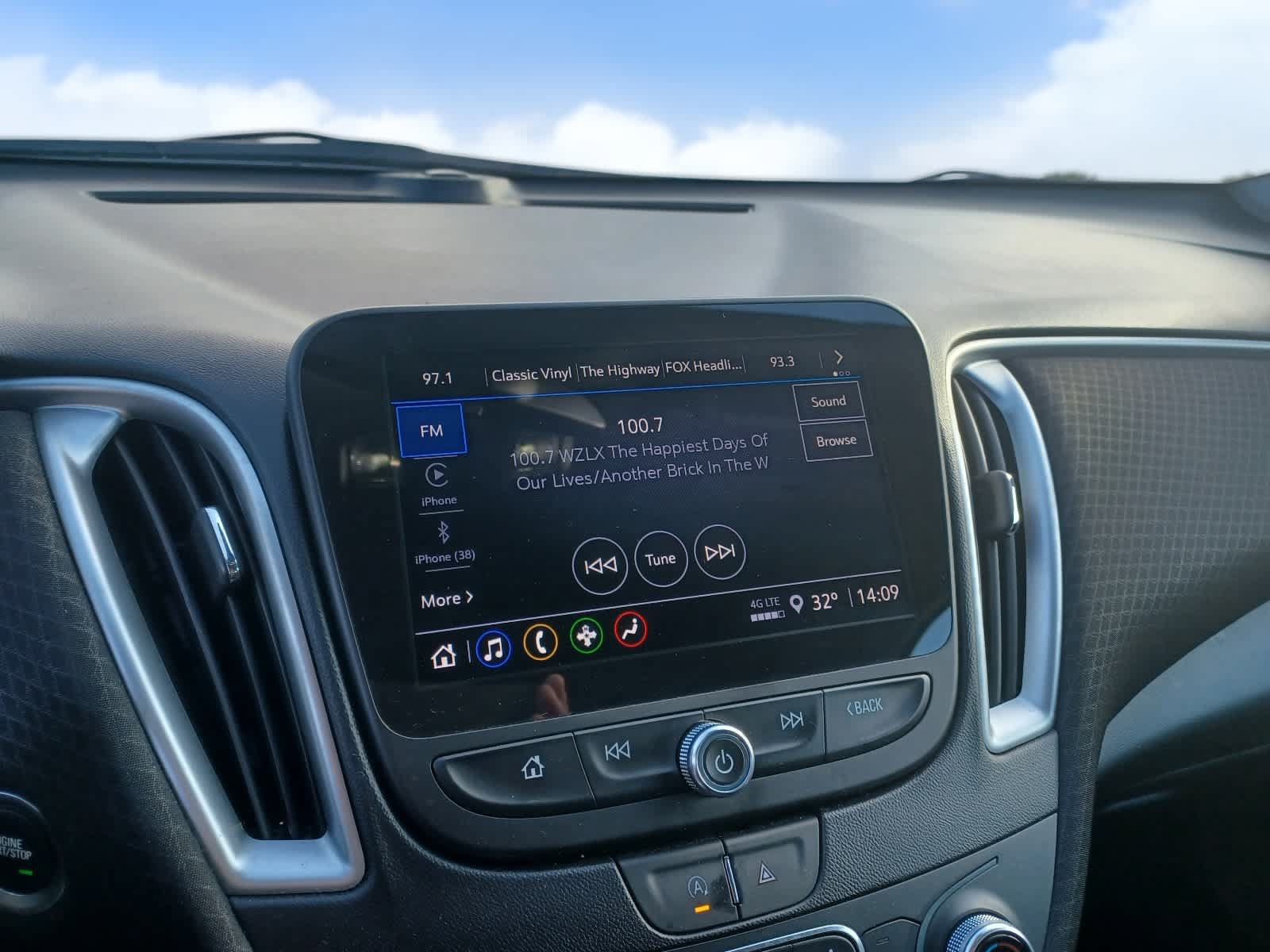 Used 2023 Chevrolet Malibu LT FWD image 10