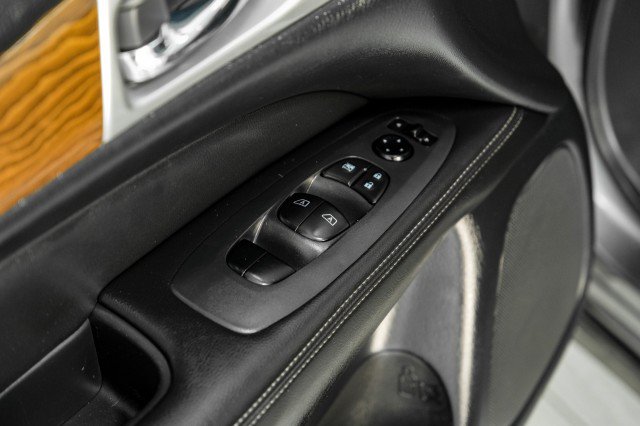 Used 2020 Nissan Pathfinder Platinum AWD/4WD image 42