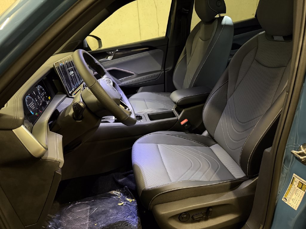 New 2026 Volkswagen Tiguan SE R-Line AWD/4WD image 11