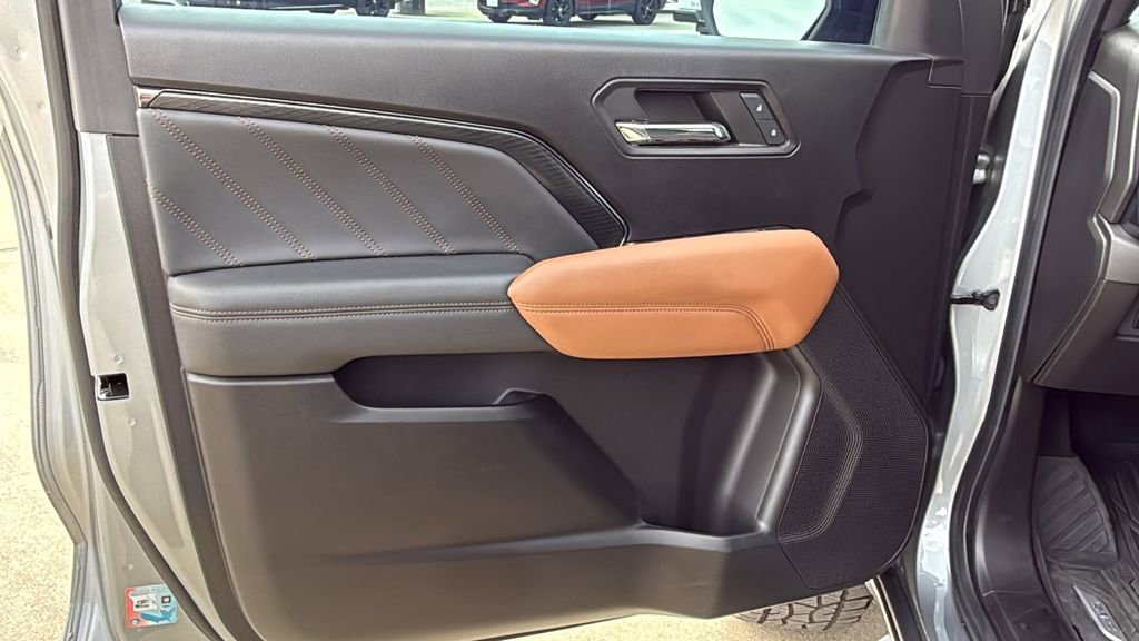 Used 2023 GMC Canyon AT4 w/ Canyon Safety Plus Package AWD/4WD image 11