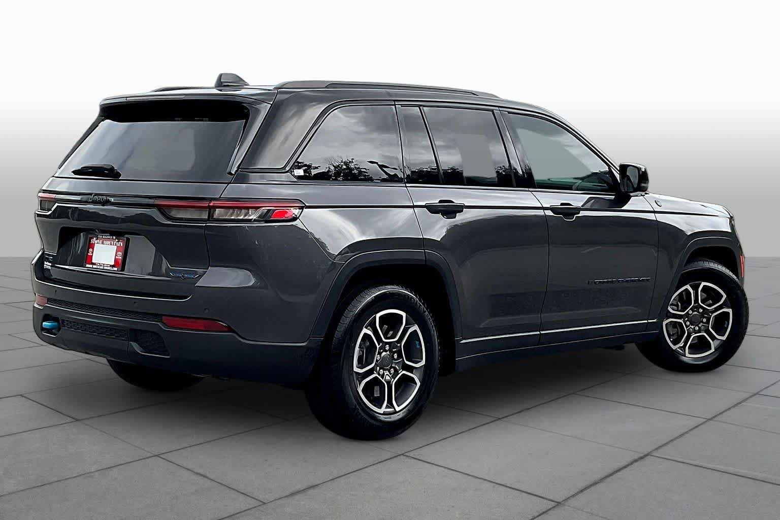 Used 2022 Jeep Grand Cherokee Trailhawk AWD/4WD image 25