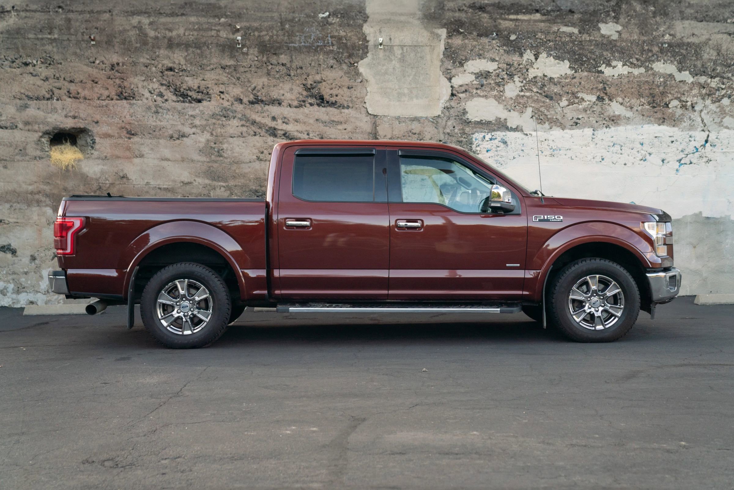 Used 2017 Ford F150 Lariat w/ Equipment Group 501A Mid image 4