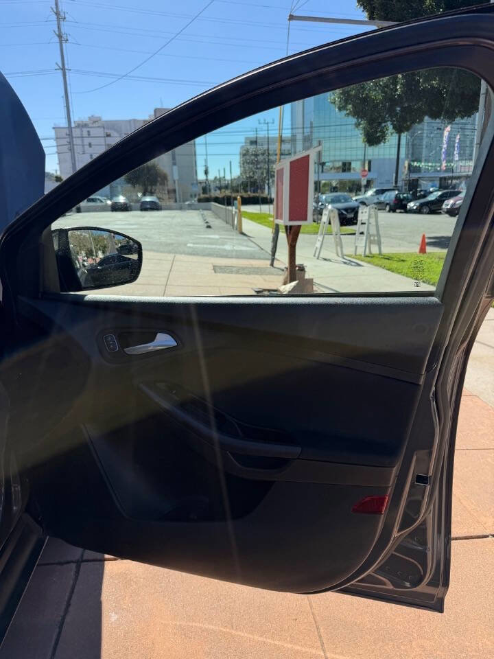 Used 2018 Ford Focus SEL image 30