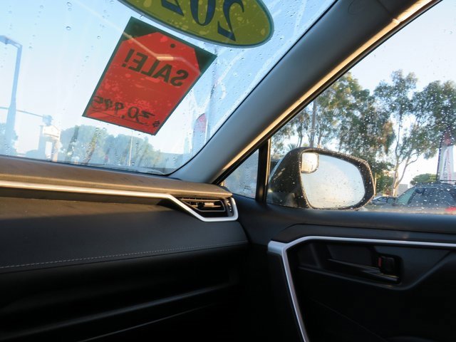 Certified 2025 Toyota RAV4 LE image 28