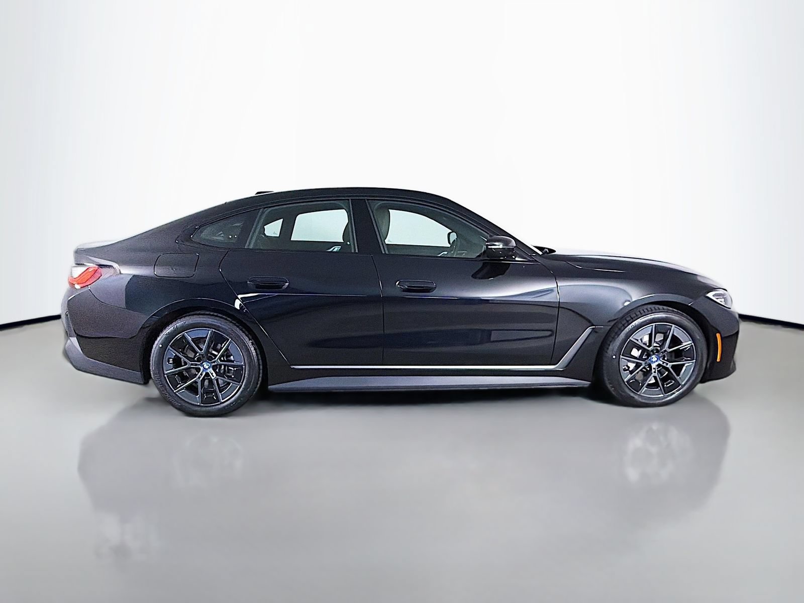 Used 2023 BMW i4 eDrive40 RWD image 8