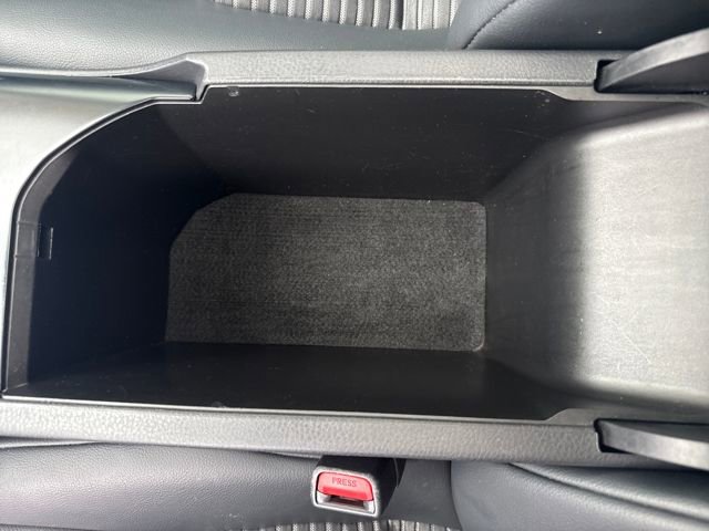 Used 2019 Toyota Camry SE w/ Sunroof Package image 24