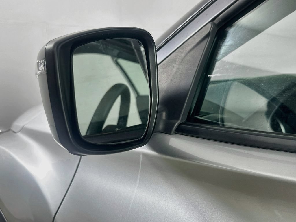 Used 2019 Nissan Kicks SR w/ SR Premium Package FWD image 34