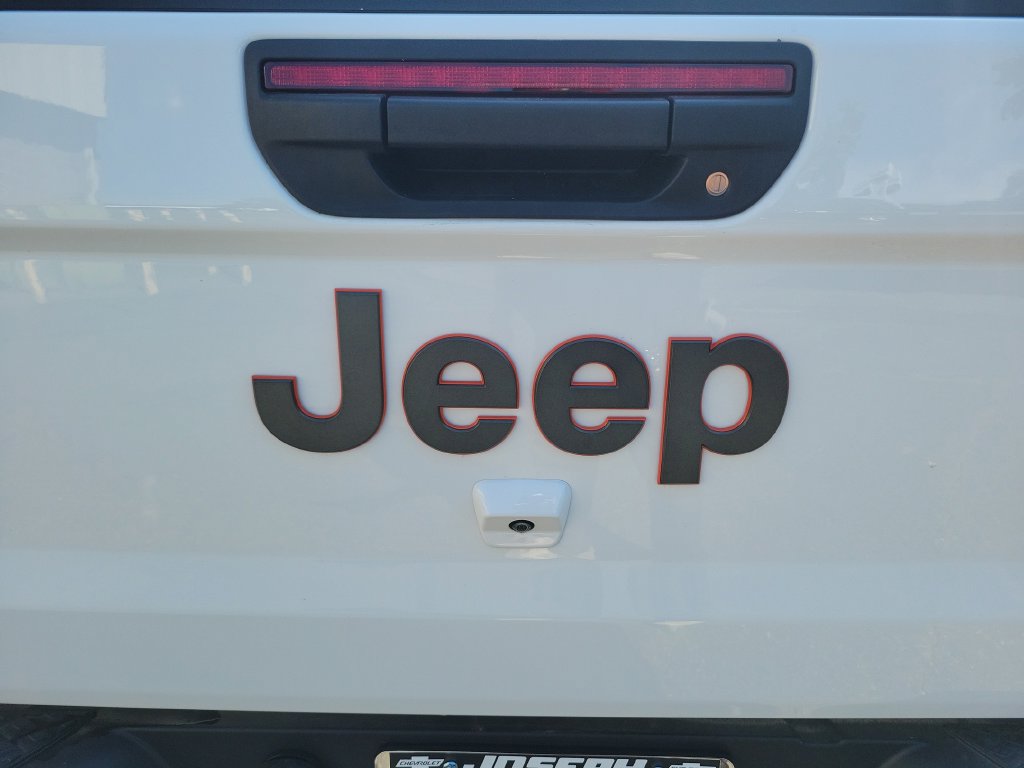 Used 2026 Jeep Gladiator Mojave AWD/4WD image 9
