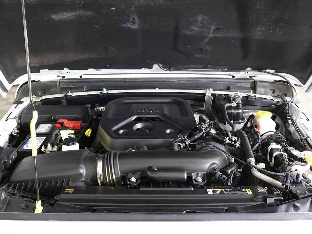 Used 2025 Jeep Wrangler Unlimited Sahara AWD/4WD image 18