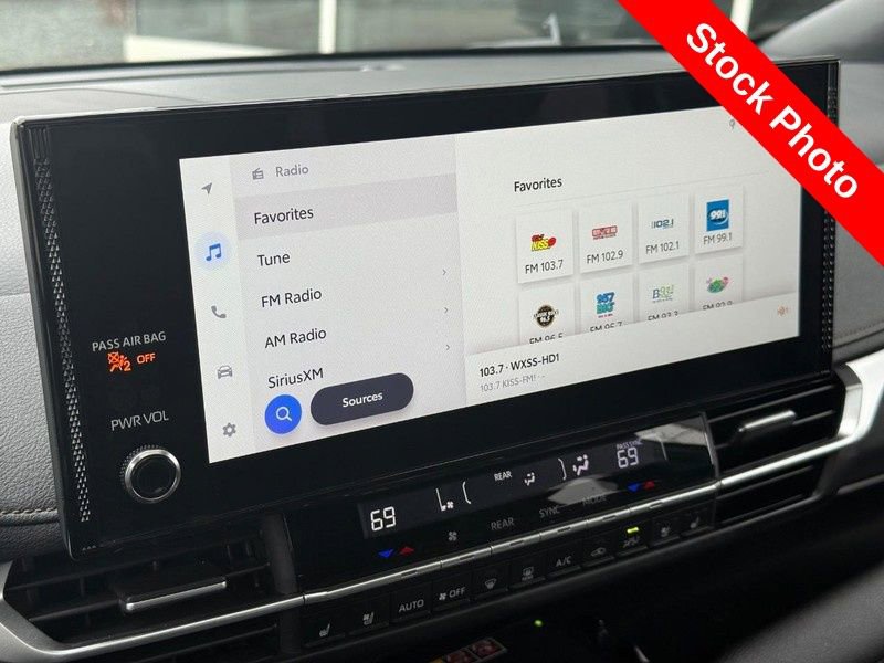 Used 2025 Toyota Sienna Platinum image 24