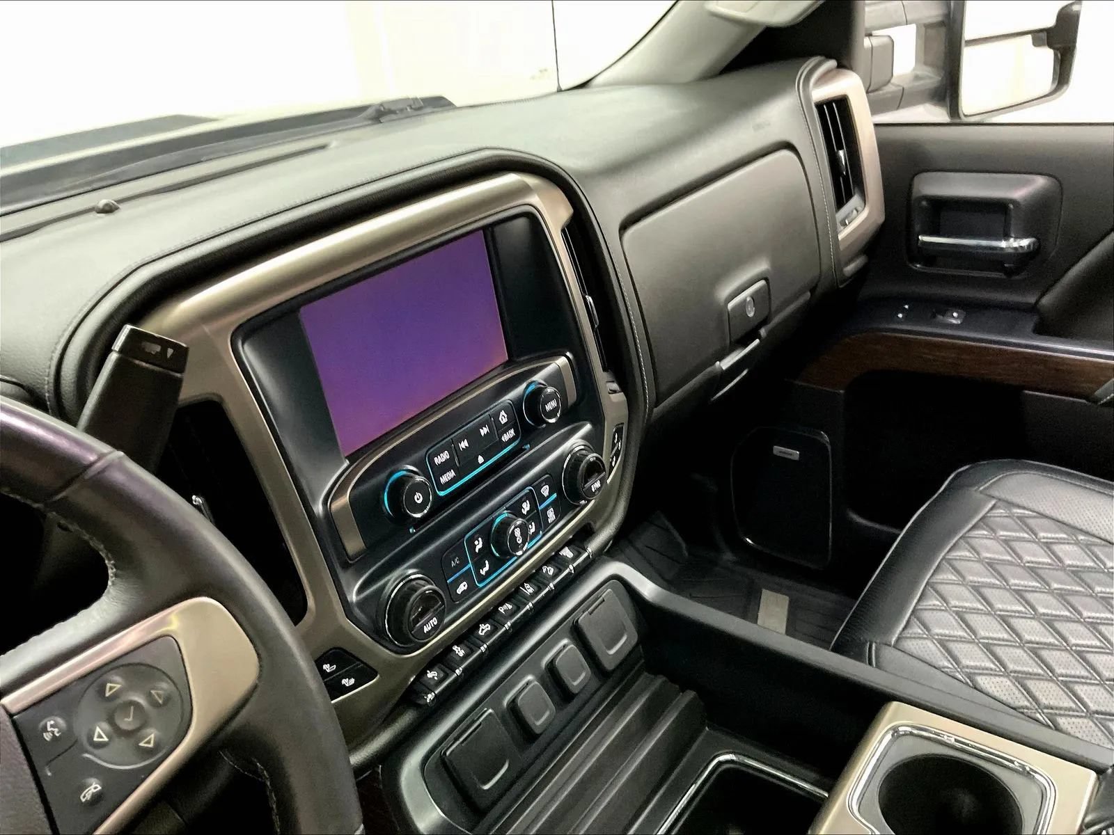 Used 2018 GMC Sierra 2500 Denali w/ Duramax Plus Package AWD/4WD image 42