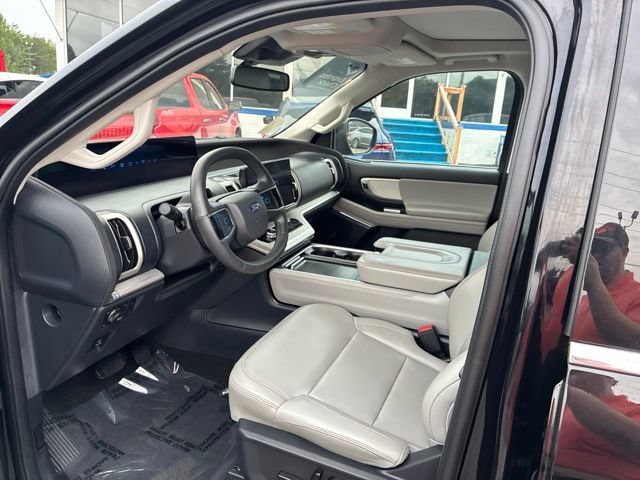 Used 2025 Ford Expedition Active AWD/4WD image 65