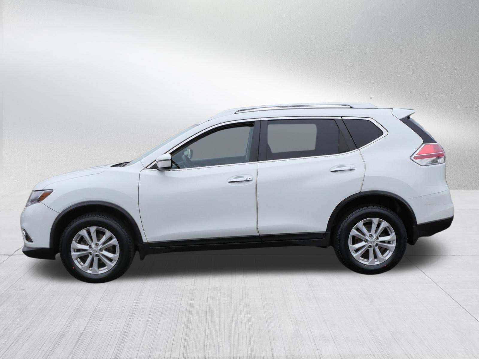 Used 2016 Nissan Rogue SV image 4