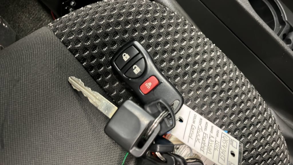 Used 2016 Nissan Frontier PRO-4X image 19