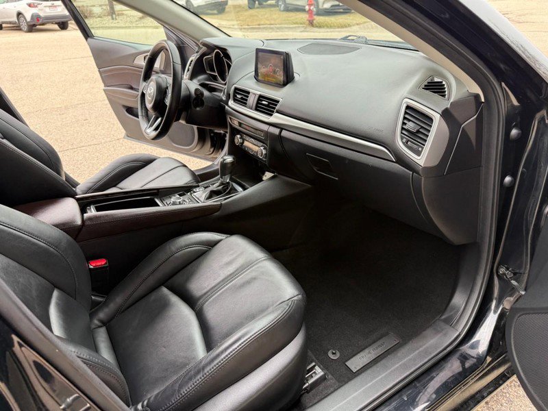 Used 2018 MAZDA MAZDA3 Touring image 24