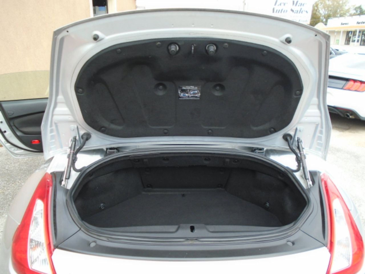 Used 2013 Nissan 370Z Roadster RWD image 11