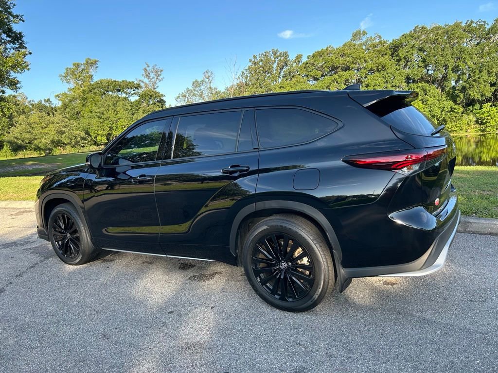 Certified 2024 Toyota Highlander XSE FWD image 4