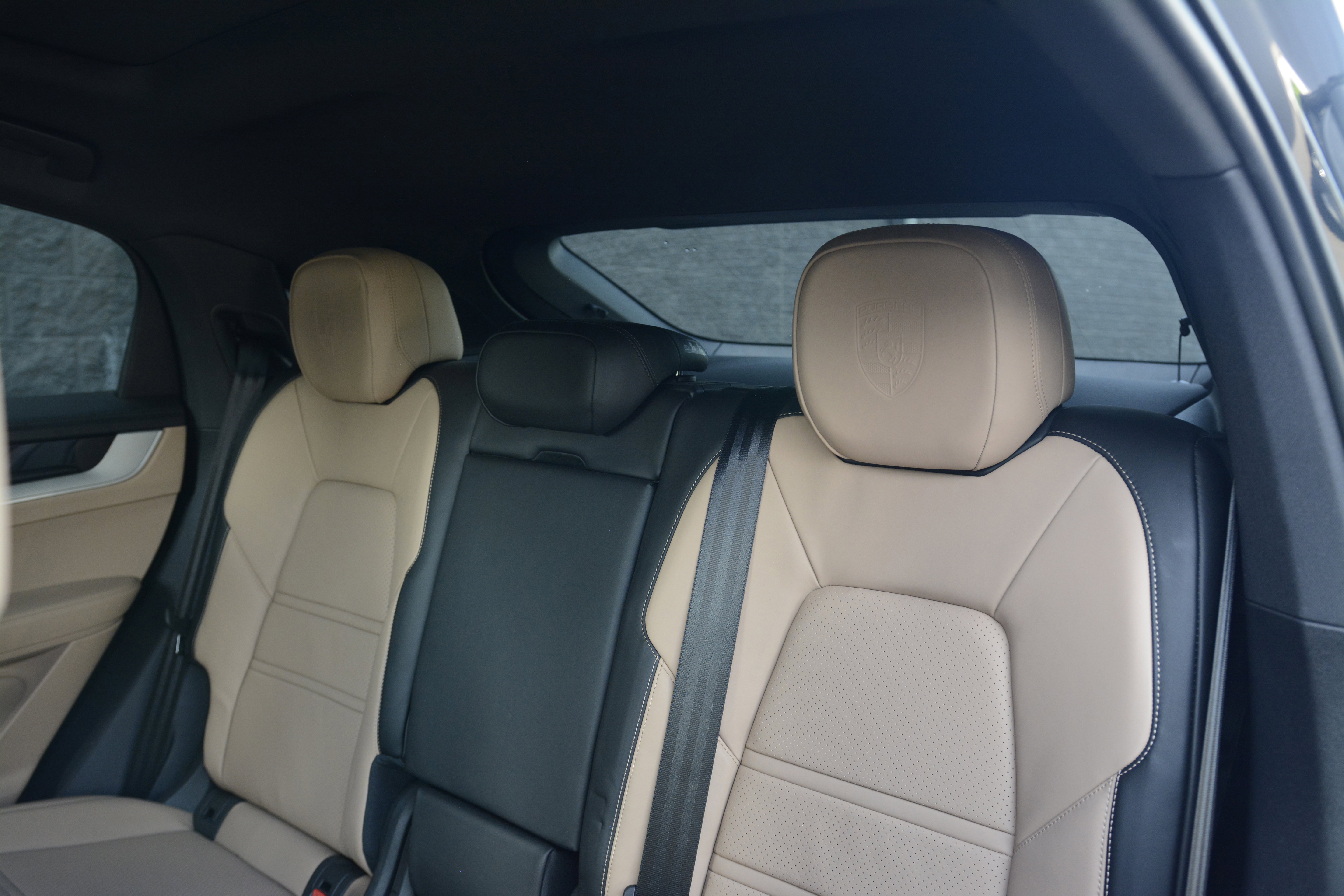 Certified 2025 Porsche Cayenne Coupe image 35