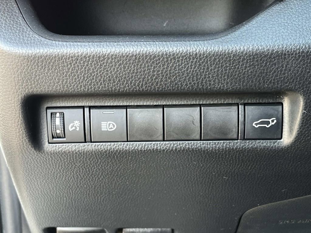 Used 2021 Toyota RAV4 XLE w/ Convenience Package image 27