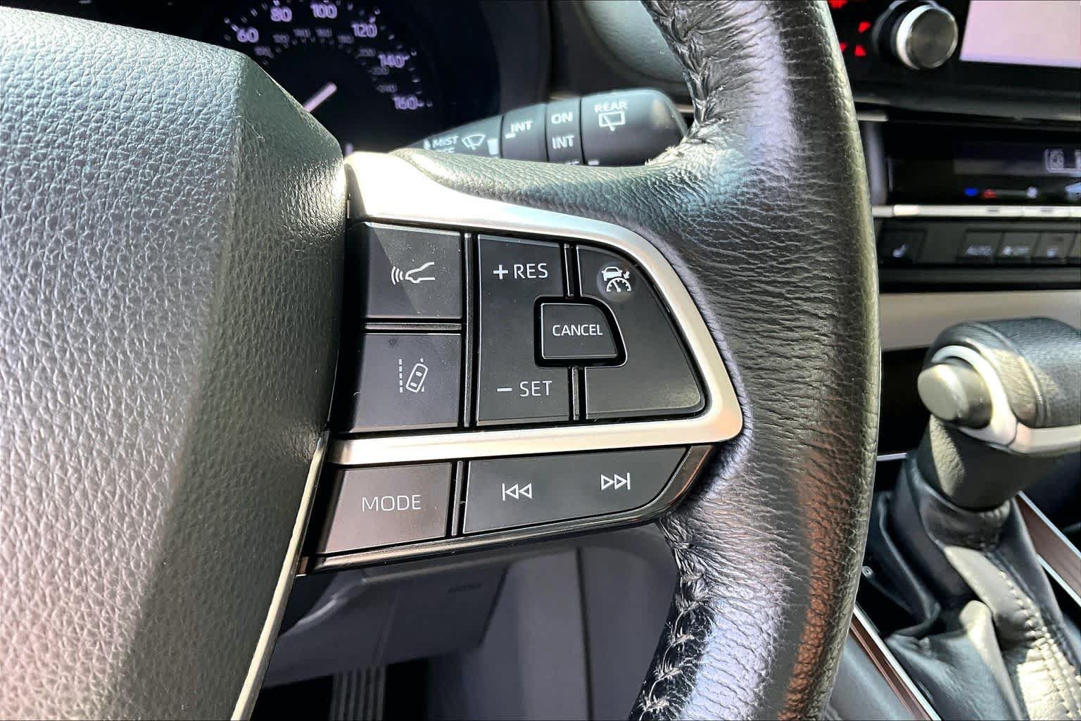 Used 2021 Toyota Sienna XLE FWD image 24