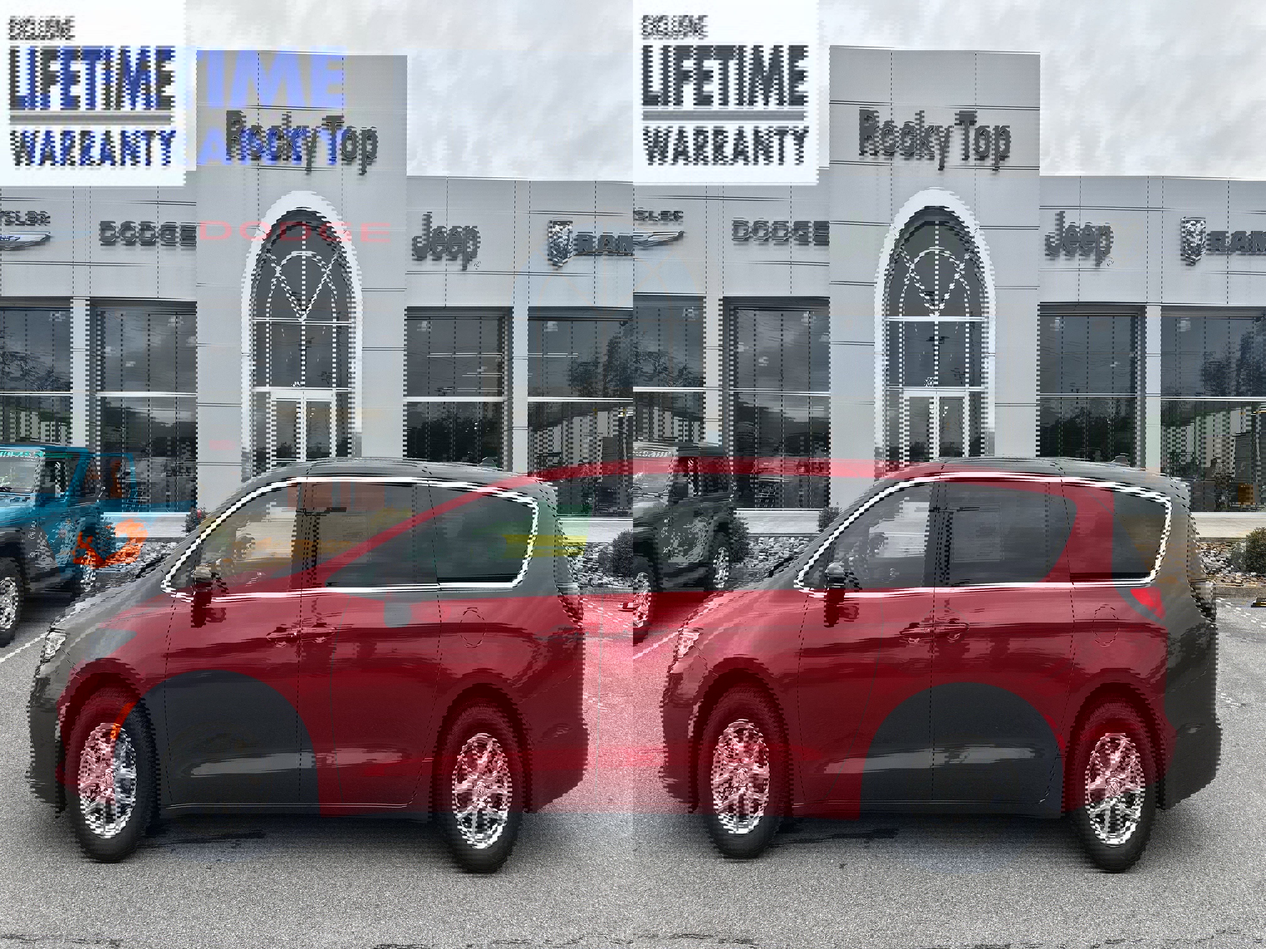 New 2026 Chrysler Pacifica Select image 1