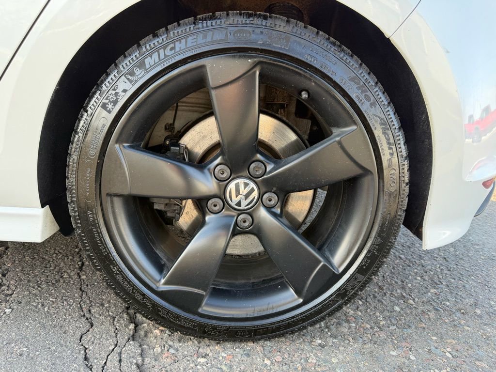 Used 2017 Volkswagen Golf R 4-Door AWD/4WD image 19