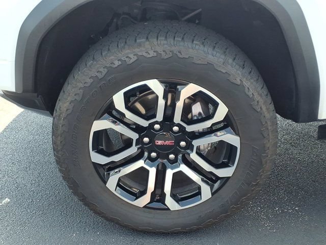 Used 2025 GMC Canyon AT4 w/ Nightfall Edition AWD/4WD image 30