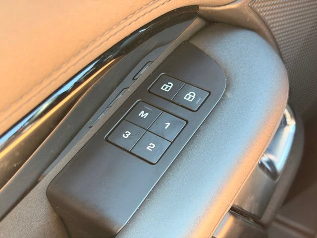 Used 2024 Land Rover Discovery S AWD/4WD image 26