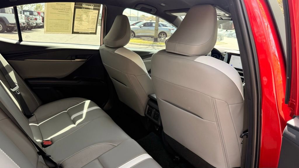 Used 2025 Toyota Camry SE image 36