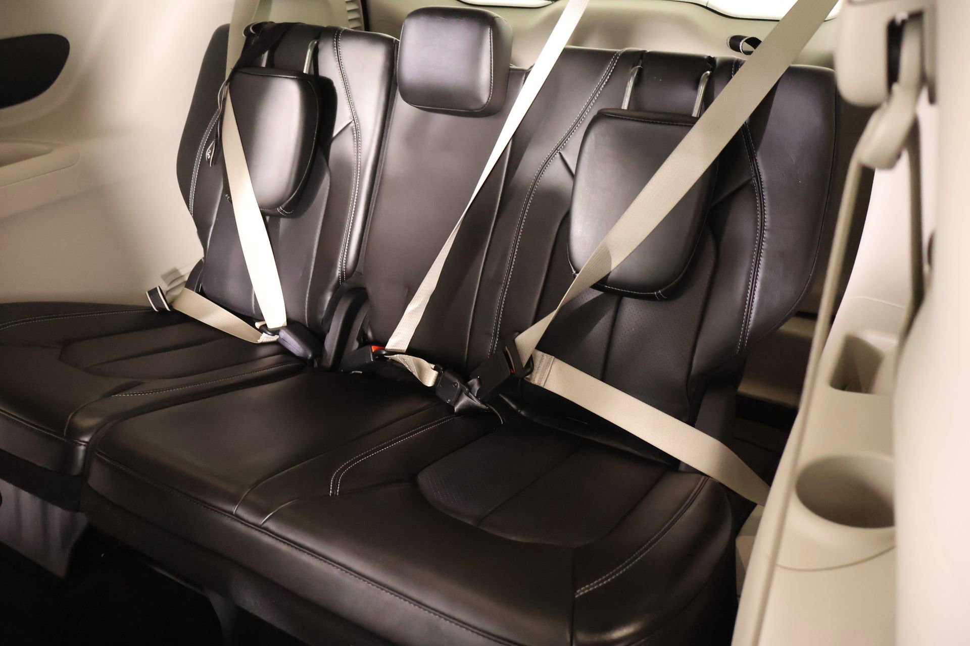 Used 2023 Chrysler Pacifica Touring-L image 12