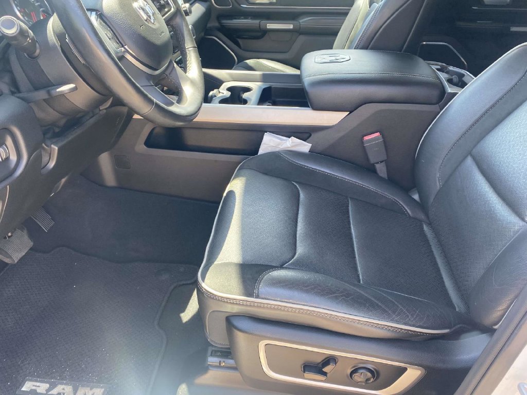 Used 2019 RAM 1500 Laramie AWD/4WD image 17