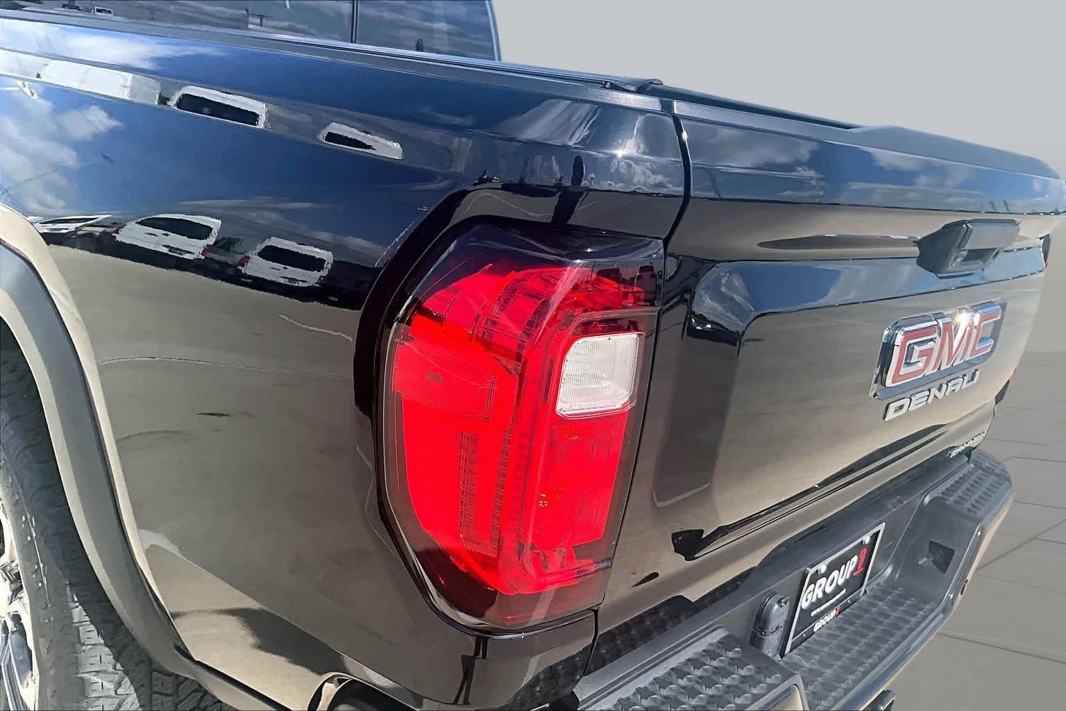 Used 2023 GMC Canyon Denali w/ Denali Black Edition AWD/4WD image 27