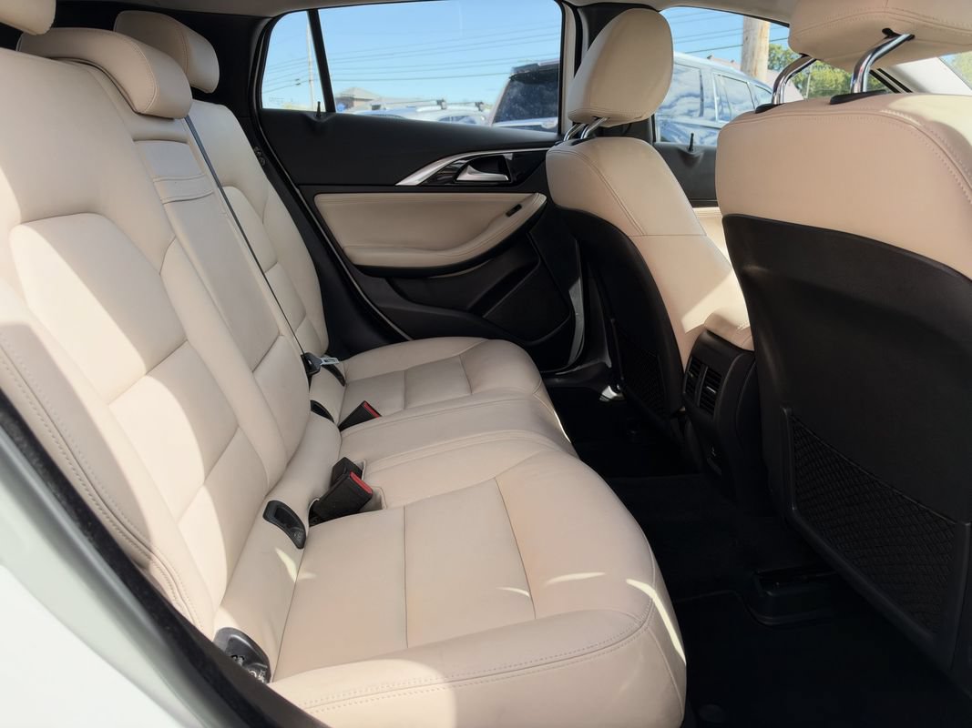 Used 2017 INFINITI QX30 Premium w/ Navigation Package FWD image 15