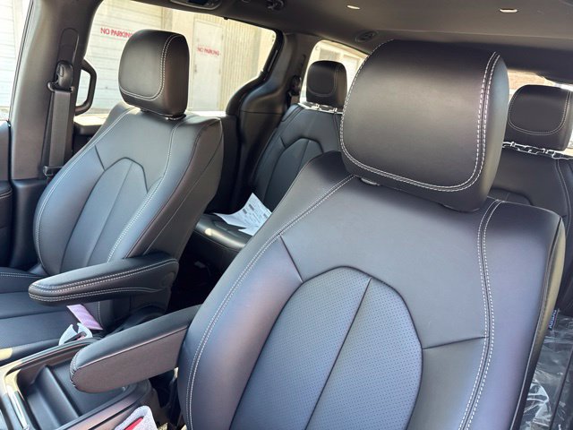 New 2027 Chrysler Pacifica LX FWD image 11